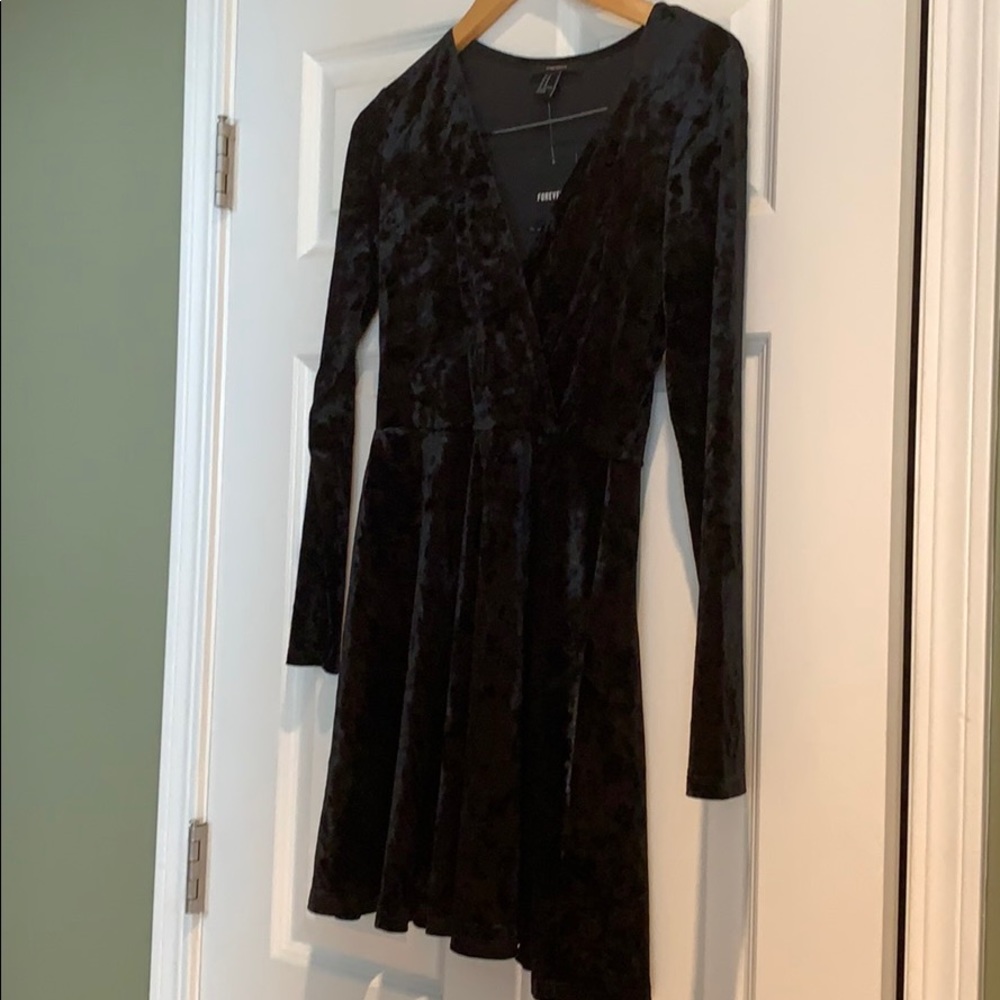 Brand new! Black velvet skater dress. Size M. 🖤